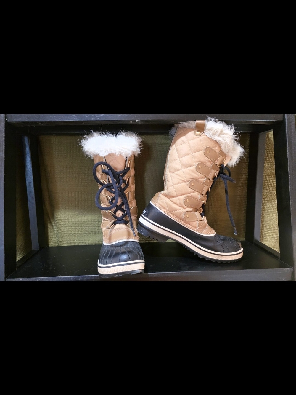 Sorel Women's Tan and Black Quilted Faux-Fur Winter Lace Boots